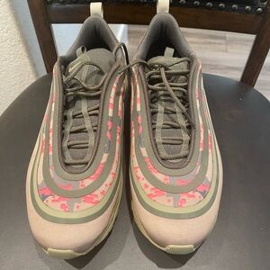 Stylish Women's Sneakers in Olive and Pink